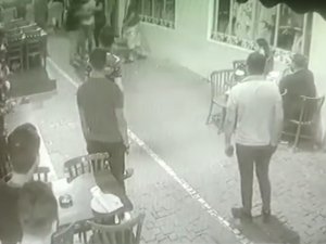 Chp’li Sezgin Tanrıkulu’nun Oğlu Ve Yeğeninin Yaralandığı Bıçaklı Kavga Kamerada