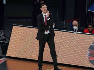 Olympiakos, Bartzokas’ın Sözleşmesini 2025 Yılına Uzattı