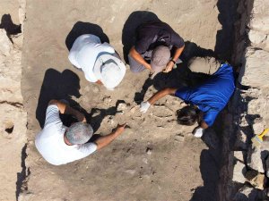 Antik Kentte 35 Yılda İlk Kez Bulundu: Bilezik Ve Hediyelerle Gömülmüş