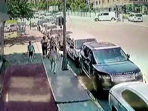 Küçükçekmece’de İhmal Kazayı Da Beraberinde Getirdi: Kaza Anı Kamerada