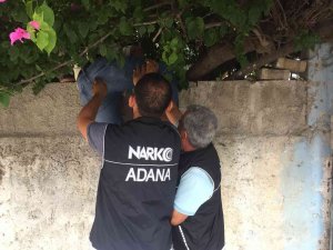 Operasyonda Kapıyı Açmayıp, Polisi Polise Şikayet Etmeye Kalktı