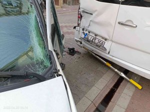 Çalıntı Arabayla Polisten Kaçtı, Ortalığı Savaş Alanına Çevirdi