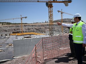 Vali Ayhan Sağlık Yatırımlarını İnceledi