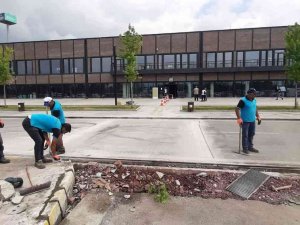 Büyükşehir Yol Bakım Timi Görev Başında