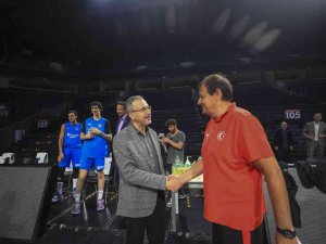 Bakan Kasapoğlu’ndan A Milli Erkek Basketbol Takımı’na Destek