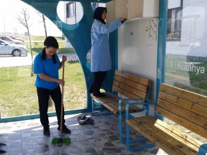 Otobüs Duraklarında Temizlik Çalışması