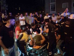 Ehliyetsiz Genç İzinsiz Aldığı Arabayla Kaza Yaptı, Ortalık Savaş Alanına Döndü