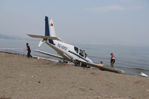 Uçağı denize indiren pilot faciayı önledi
