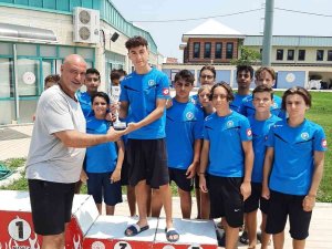 Bursa Büyükşehir Belediyespor U15 Sutopu Takımı Ligi Üçüncü Bitirdi