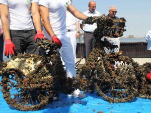 İ̇zmir Körfezi’nden Çıkan Atıklar Şaşırttı: Bisiklet, Kamp Sandalyeleri Ve Dahası