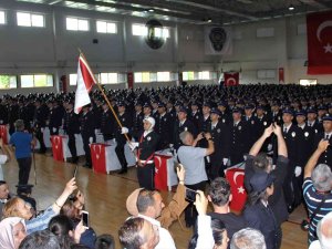 Erzincan’da Polis Adaylarının Coşkulu Mezuniyet Sevinci