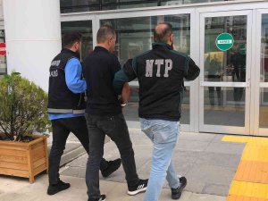 Salça Bidonunda Uyuşturucu Taşıyan 2 Şüpheli Tutuklandı