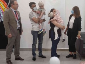 Londra’da Operasyonla Ayrılan Siyam İkizleri Dört Yaşında