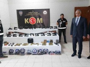 Samsun Polisinden Kaçakçılık Operasyonu: 19 Tabanca Ele Geçirildi, 4 Kişi Gözaltına Alındı