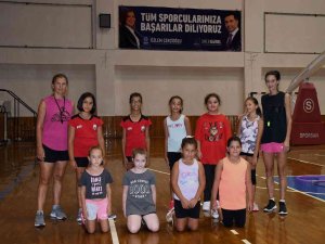 Kuşadalı Minikler Yaz Tatilinde Sporsuz Kalmayacak