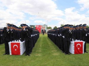 Polis Meslek Eğitim Merkezi’nde Mezuniyet Sevinci