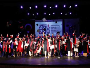 Gaün Güzel Sanatlar Fakültesi’nde Mezuniyet Coşkusu
