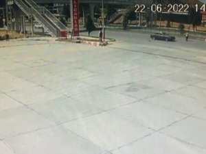 18 Yaşındaki Genç Kızın Öldüğü Kaza Kamerada