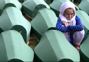 Srebrenitsa Katliamı'nın 20.yılı anılıyor