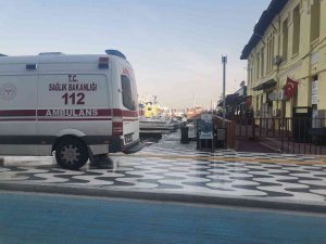 İ̇zmir’de Denizde Erkek Cesedi Bulundu