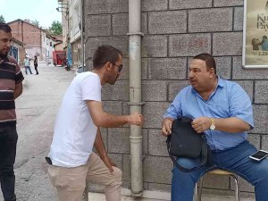 İ̇çerisinde Döviz Olan Çanta Bulan Gazeteci Sahibine Teslim Etti