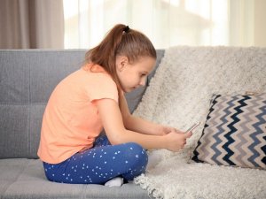 Çocuklarda Ekran Bağımlılığı Omurga Hastalıklarına Zemin Hazırlıyor