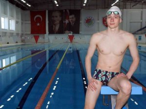 Ukraynalı Yüzücüden 2 Altın Madalya