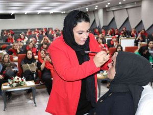 İ̇ranlı Kadın Kuaförlere Uygulamalı Eğitim