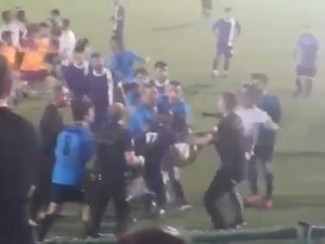 Amatör Maçta Tekme Ve Yumruklar Havada Uçuştu