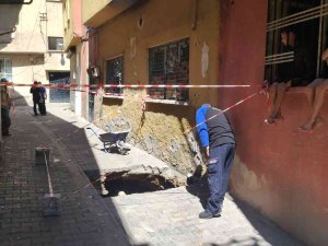 Çöken Yolda Roma Dönemi’ne Ait Tünel Ortaya Çıktı