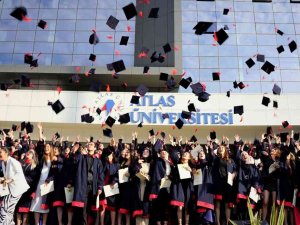 Atlas Üniversitesi İlk Mezunlarını Verdi