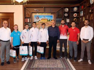 Başkan Savran, Genç Sporcuları Ödüllendirdi