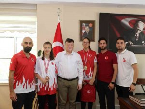 Aydın Gençlik Ve Spor İ̇l Müdürü Fillikçioğlu Başarılı Sporcuları Ödüllendirdi