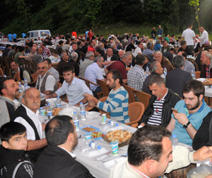 Kalkandere Meydanı İftarda Doldu