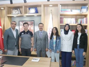 Ortaokul Öğrencileri Korona Günlerini Kitaplaştırdı