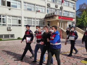 Sosyal Medyadan Eşine Arkadaşlık İsteği Gönderdiği İddiasıyla Kuzenini Öldürdü