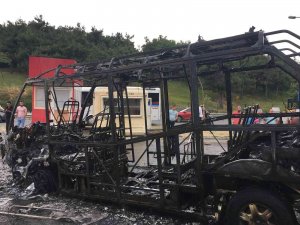 Esenler’de Alev Alev Yanan Minibüs Hurdaya Döndü