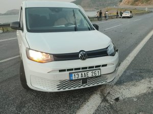 Tatvan’da Trafik Kazası: 3 Yaralı