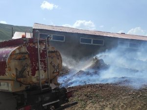 Tatvan’da Çıkan Yangın Yerleşim Yerlerine Sıçramadan Söndürüldü