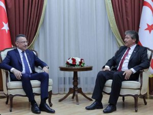 Cumhurbaşkanı Yardımcısı Oktay, Kktc Başbakanı Ve Meclis Başkanı İle Bir Araya Geldi