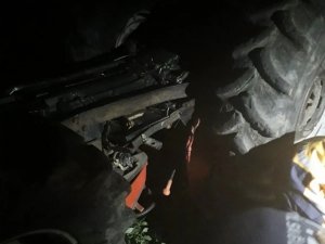 Devrilen Traktörün Altında Kalan İşçi Hayatını Kaybetti