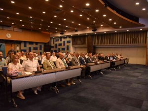 İ̇zto’da Bir Araya Gelen Balıkçılar Sorunlarını Masaya Yatırdı