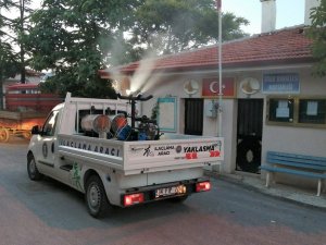 İ̇laçlama Ekipleri 7/24 Saat Sokakta