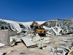 Tarım Arazisine Yapılan Kaçak Fabrikalar Yıkıldı