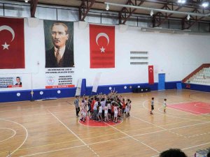 Gölcük Belediyespor Namağlup Yoluna Devam Ediyor
