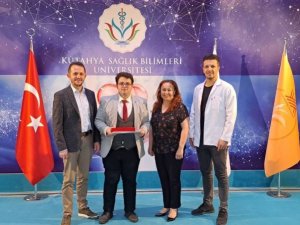 Doktor İ̇brahim Üney’e “Acil Servis Stajında Yılın En Başarılı Intörn Doktoru” Ödülü