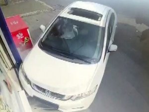 Ehliyetsiz Sürücü Video Çekerken Ortalığı Birbirine Kattı