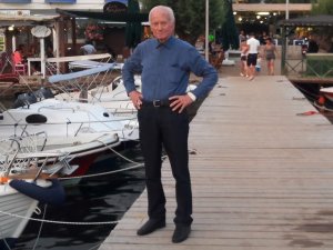 Evinin Penceresinden Beton Zemine Düştü