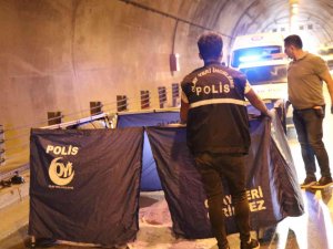 Otobüsün Çarptığı Motosiklet Sürücüsü Hayatını Kaybetti