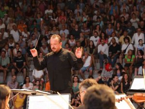 Amfi Tiyatronun İlk Konserine Didimliler Yoğun İlgi Gösterdi